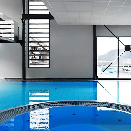 Hotel & 4*