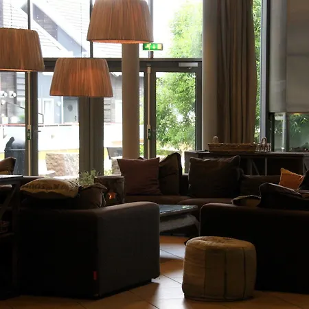 Hotel & 4*