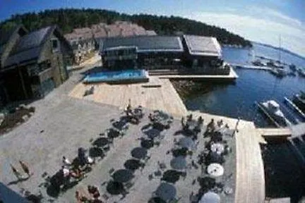 Hotel & 4*