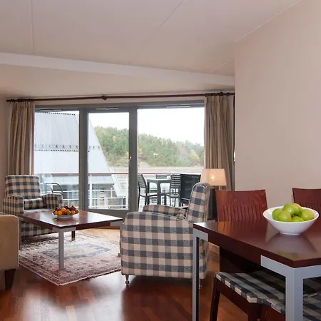 Hotel & 4*